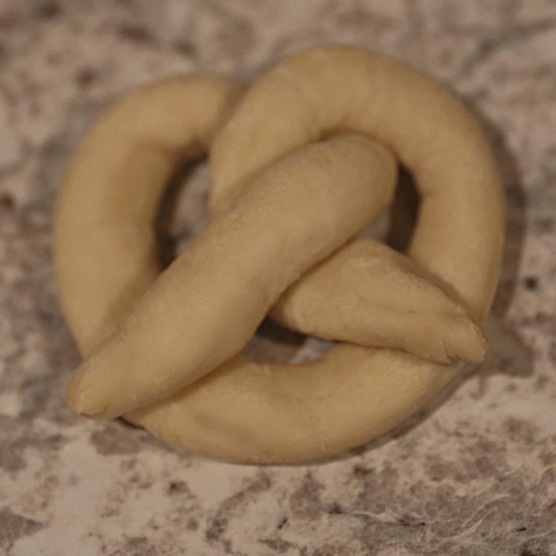 how to twist a pretzel